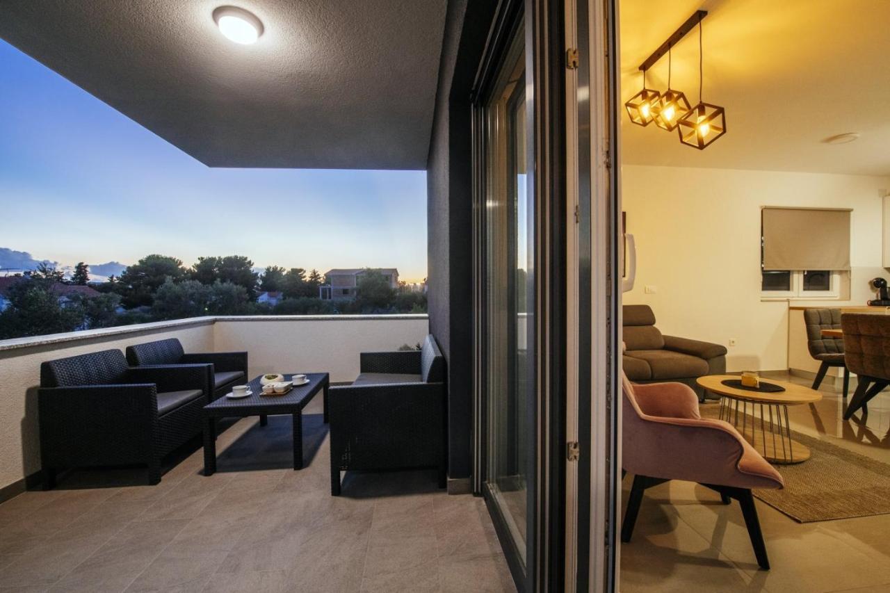 Crowonder Sun Dance Apartments With Heated Swimming Pool Seaview And Garden Sveti Filip i Jakov Eksteriør billede