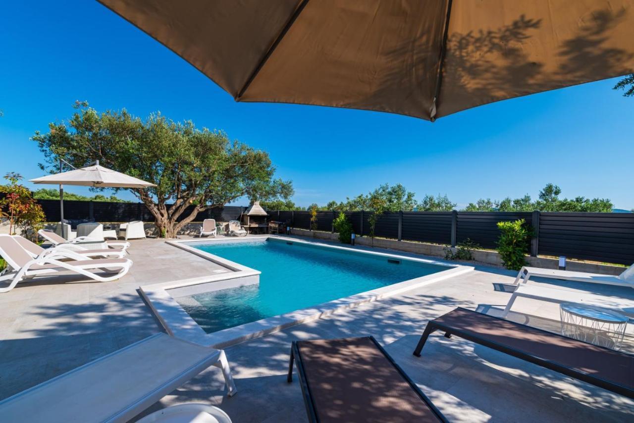 Crowonder Sun Dance Apartments With Heated Swimming Pool Seaview And Garden Sveti Filip i Jakov Eksteriør billede