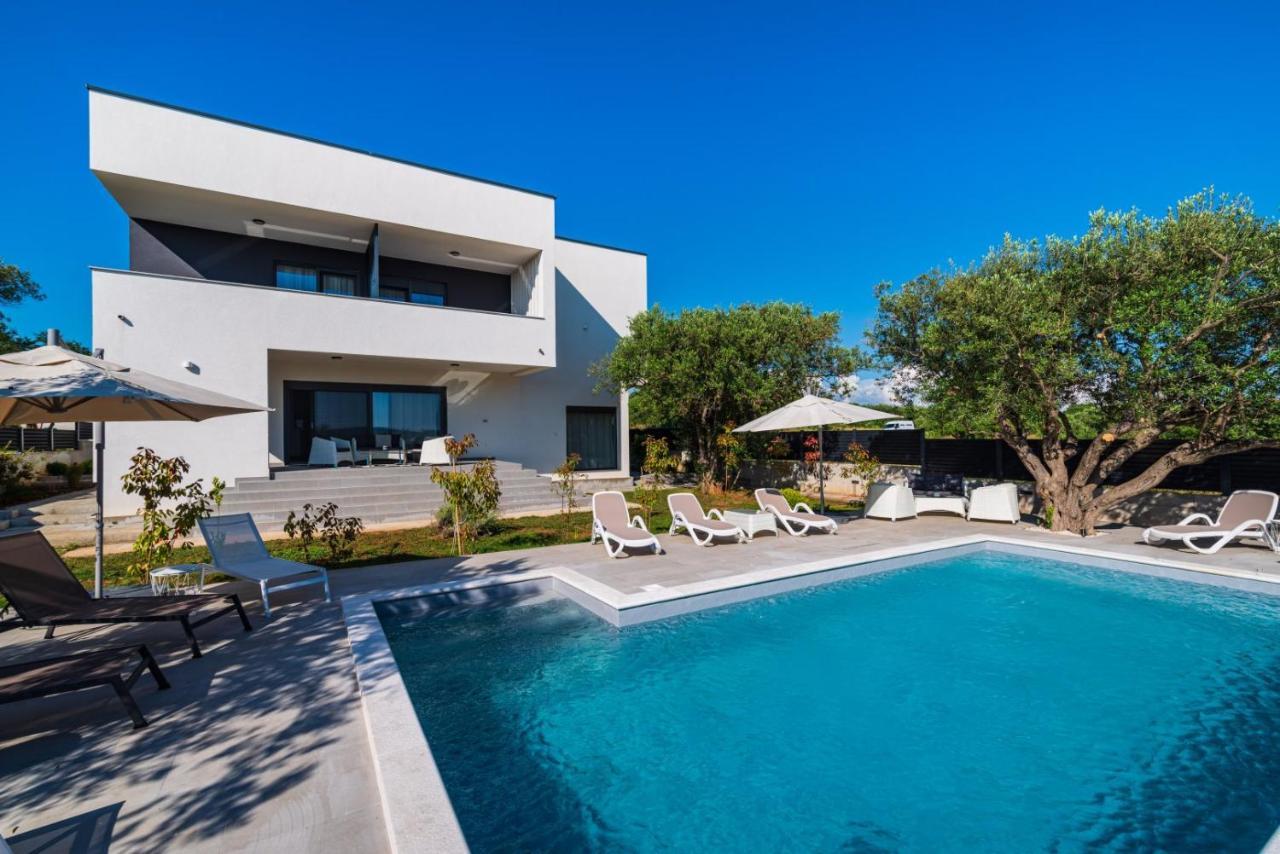 Crowonder Sun Dance Apartments With Heated Swimming Pool Seaview And Garden Sveti Filip i Jakov Eksteriør billede