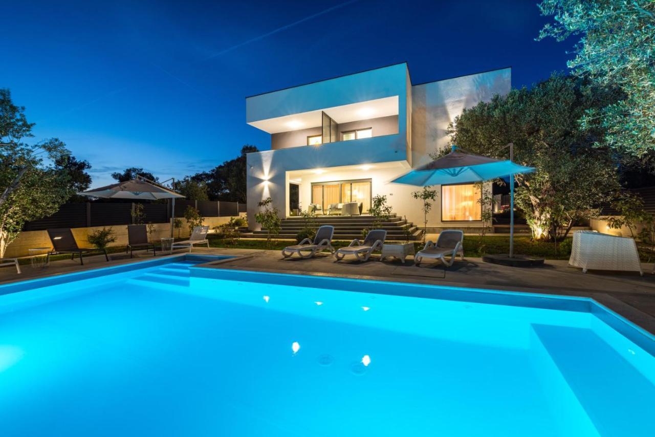 Crowonder Sun Dance Apartments With Heated Swimming Pool Seaview And Garden Sveti Filip i Jakov Eksteriør billede