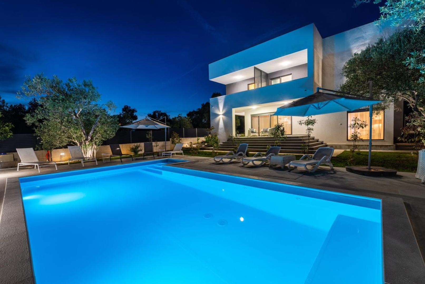 Crowonder Sun Dance Apartments With Heated Swimming Pool Seaview And Garden Sveti Filip i Jakov Eksteriør billede