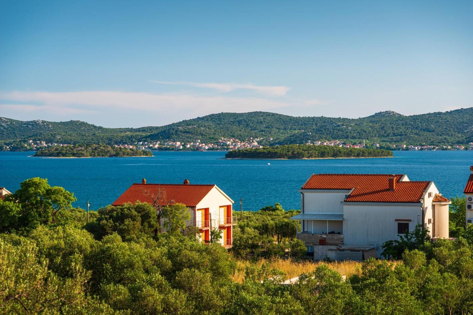 Crowonder Sun Dance Apartments With Heated Swimming Pool Seaview And Garden Sveti Filip i Jakov Eksteriør billede